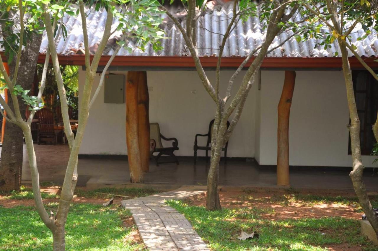 Kingfisher Resort Sigiriya Buitenkant foto