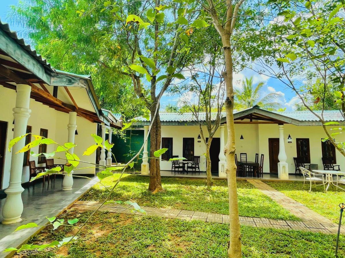 Kingfisher Resort Sigiriya Buitenkant foto