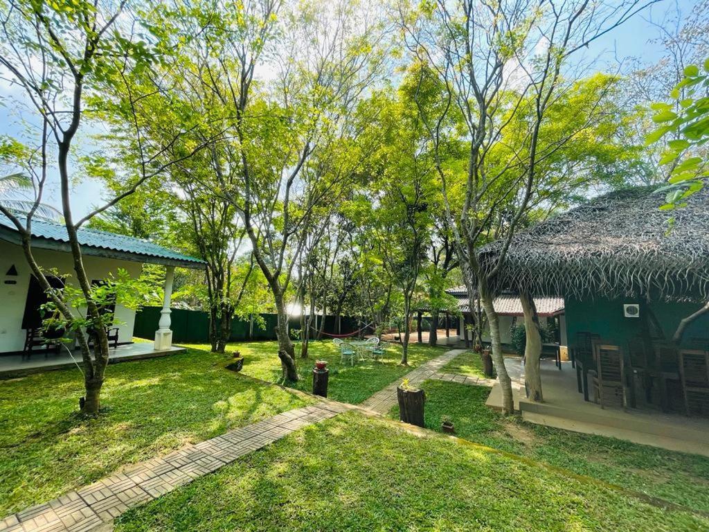 Kingfisher Resort Sigiriya Buitenkant foto