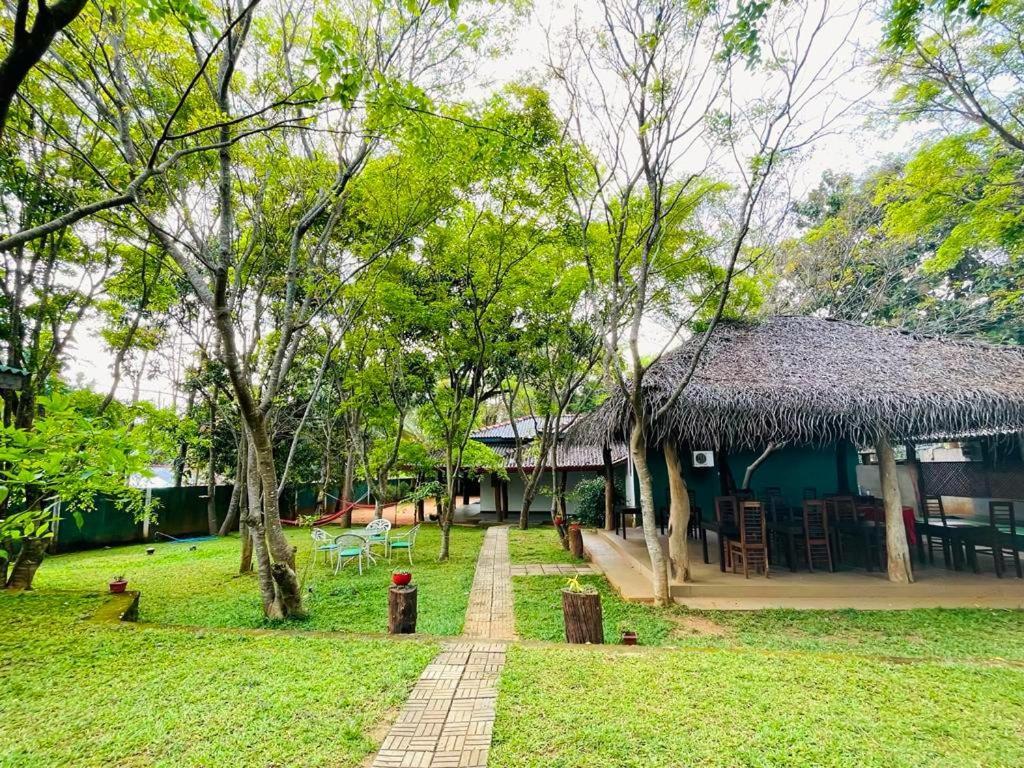 Kingfisher Resort Sigiriya Buitenkant foto